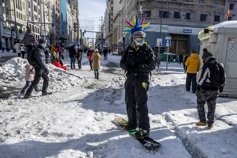 La peor tormenta de nieve en décadas azotó España