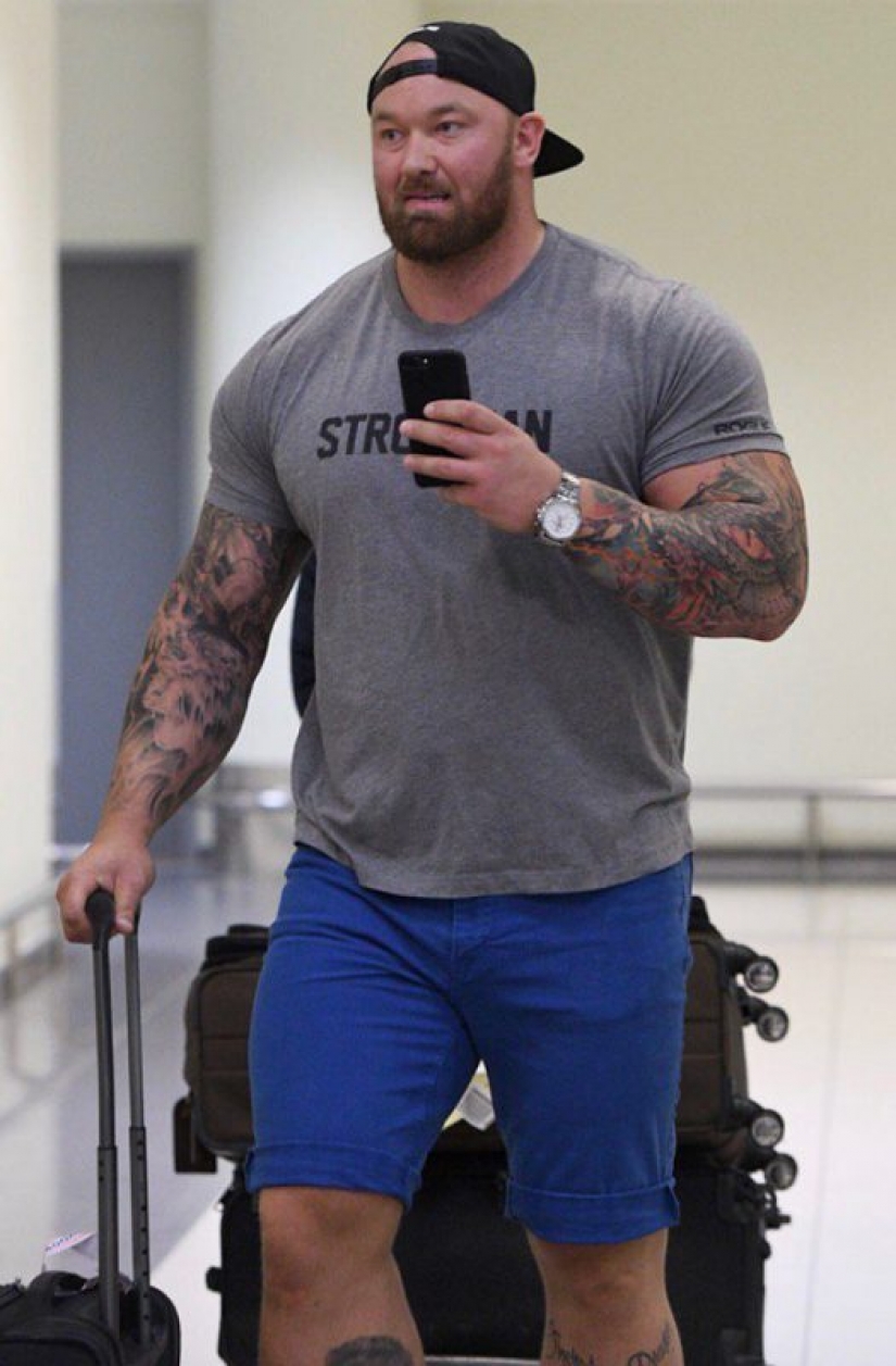 La Transformación de Mount Bjornsson: De jugador de baloncesto flaco al Hombre más Fuerte del Mundo