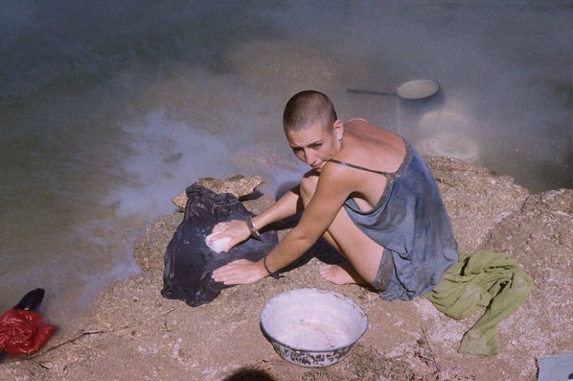 La vida nómada de los Ravers de la década de 1990 en la lente de Tom Hunter