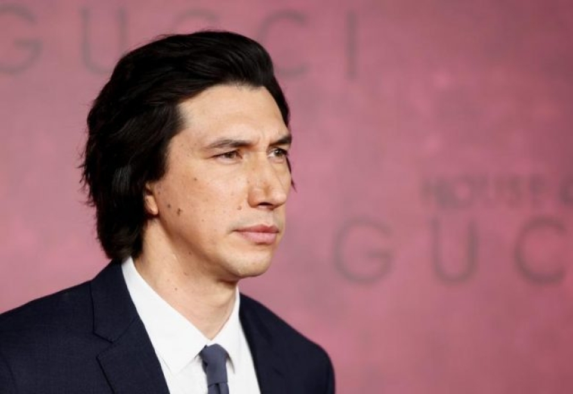 Lady Gaga y otros actores en el estreno de "Gucci House"