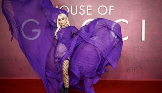 Lady Gaga y otros actores en el estreno de "Gucci House" Lady Gaga y otros actores en el estreno de "Gucci House"