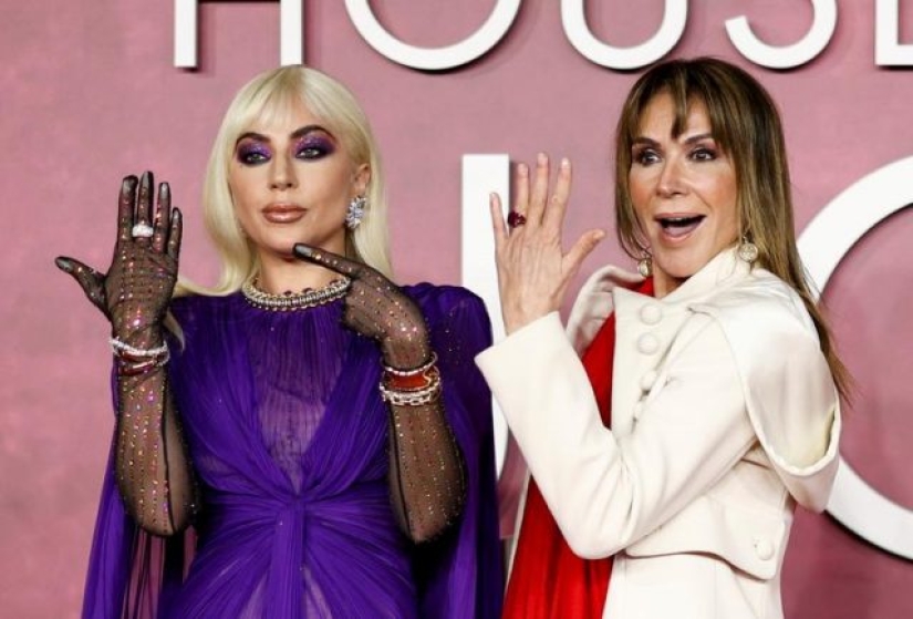 Lady Gaga y otros actores en el estreno de "Gucci House"