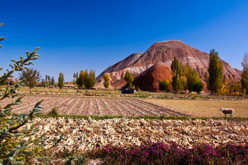 Landscape Danxia — colored mountains of China Landscape Danxia — colored mountains of China