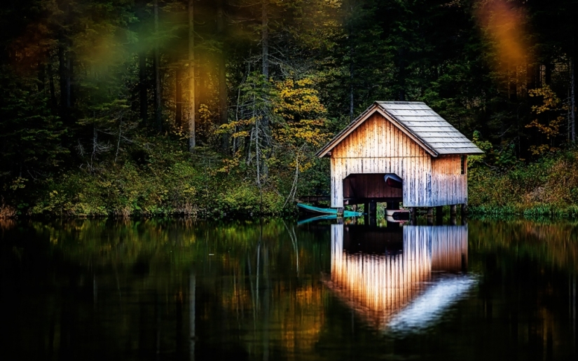 Landscapes reflected in water Landscapes reflected in water