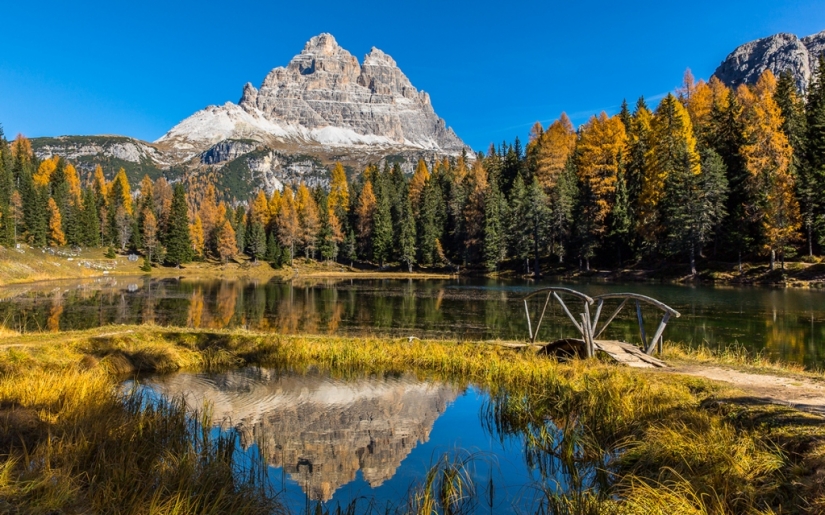 Landscapes reflected in water Landscapes reflected in water
