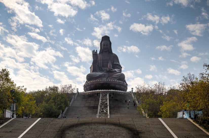 las 15 estatuas más altas y grandiosas las 15 estatuas más altas y grandiosas