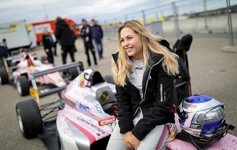 ¡Las chicas mandan! Modelos de Superdeportivos Que Ganan Millones al ser Fotografiados en Autos de Lujo