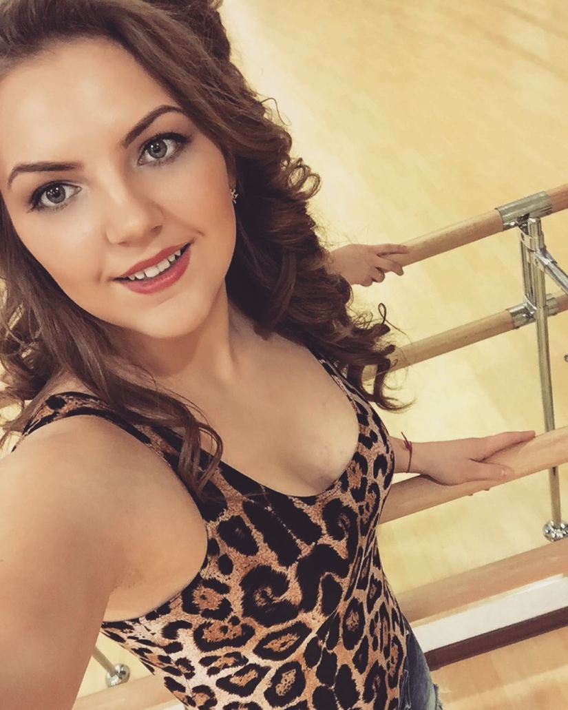 Las niñas y el hockey: 5 jugadores de hockey rusos encantadores en uniforme y sin Las niñas y el hockey: 5 jugadores de hockey rusos encantadores en uniforme y sin