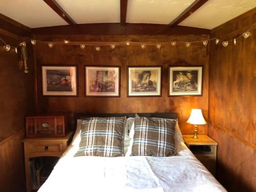 Lo que debemos construir una casa: una mujer británica hizo una maravillosa copia del coche a partir de materiales improvisados Lo que debemos construir una casa: una mujer británica hizo una maravillosa copia del coche a partir de materiales improvisados