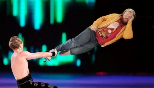 Esto es lo que sucede cuando duermes en tu lugar de trabajo. Esto es lo que sucede cuando duermes en tu lugar de trabajo.