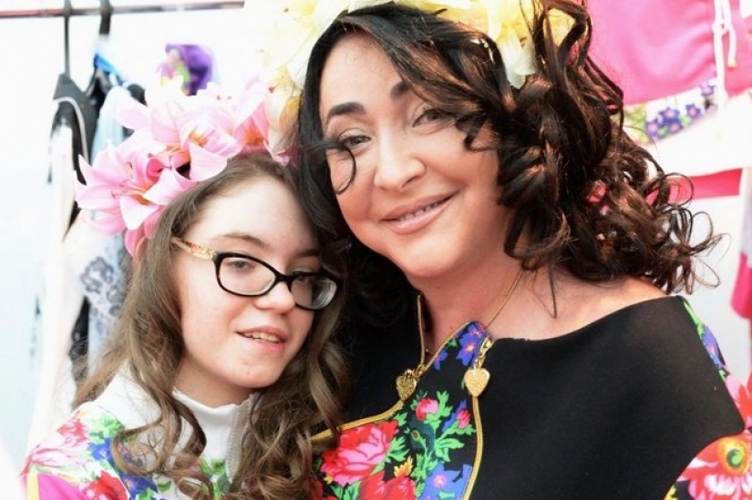 Loboda, Varum y otras estrellas que dieron a sus hijos a las abuelas para criar Loboda, Varum y otras estrellas que dieron a sus hijos a las abuelas para criar