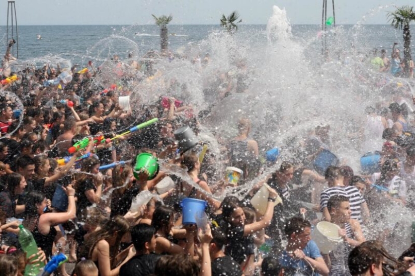 Longing for the sea: A selection for those who have not gone anywhere Longing for the sea: A selection for those who have not gone anywhere