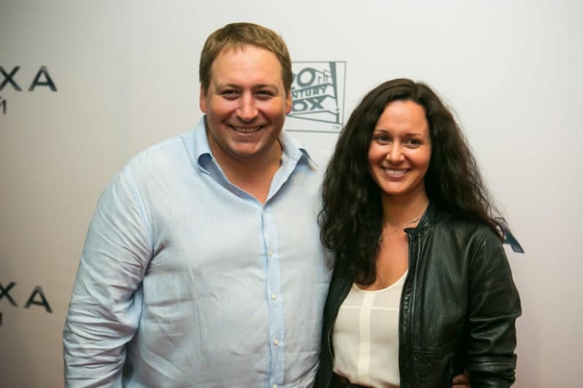 Looks aren't everything: thick celebrities and their fragile wives Looks aren't everything: thick celebrities and their fragile wives