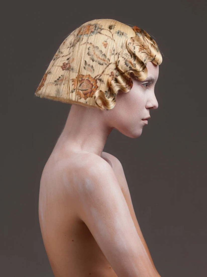 Looks like digital print hair stylist hairstyles decorated with Baroque patterns Looks like digital print hair stylist hairstyles decorated with Baroque patterns