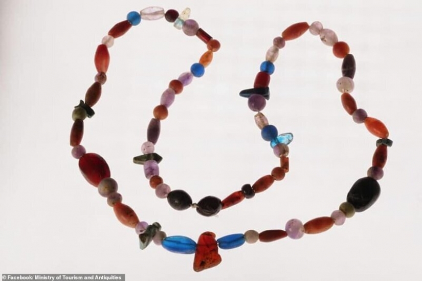 Los arqueólogos encontraron la momia del joven con la novia una dote