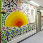 Los artistas han convertido el hospital infantil de Londres en un lugar colorido