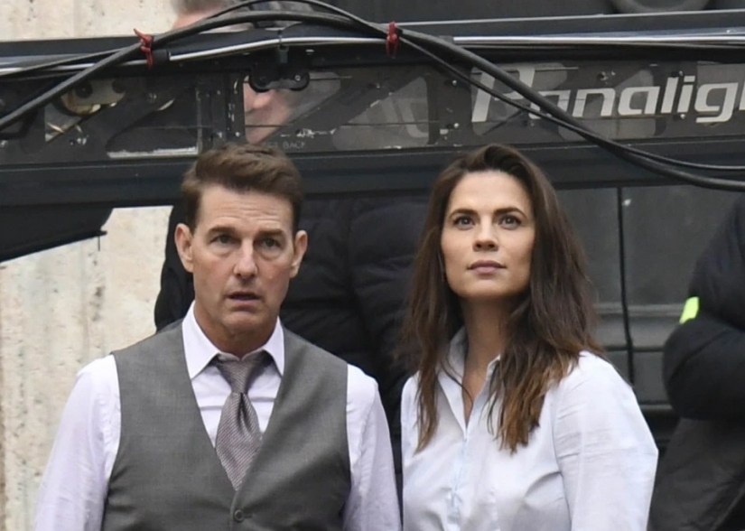 Los Fans de las estrellas jóvenes que eligen fechas, todos los jóvenes y