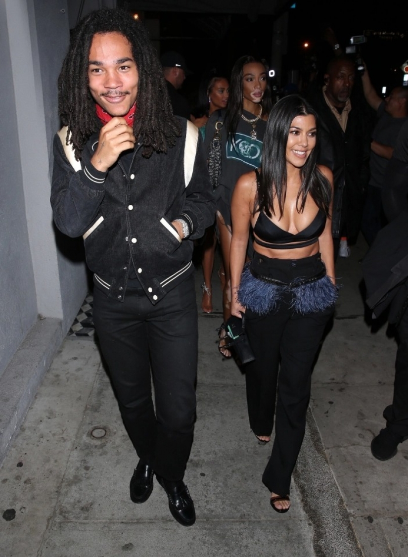 Los Fans de las estrellas jóvenes que eligen fechas, todos los jóvenes y