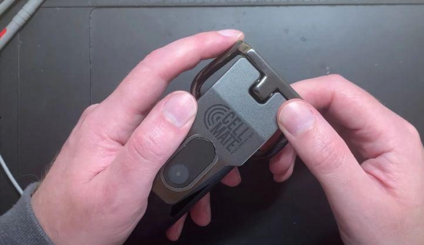 Los Hackers han aprendido a bloquear electrónica cinturón de castidad y exigió un rescate Los Hackers han aprendido a bloquear electrónica cinturón de castidad y exigió un rescate