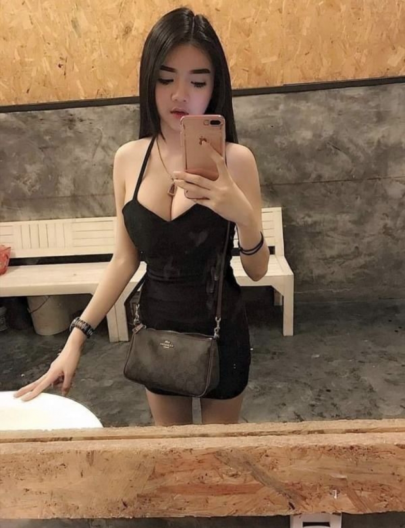 Los hombres están locos por el cuerpo de esta chica, pero tienen miedo de mirar su cara Los hombres están locos por el cuerpo de esta chica, pero tienen miedo de mirar su cara