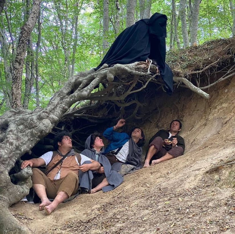 Los jugadores de rol italianos fueron al Vesubio para dejar caer el "Anillo de Omnipotencia" en la boca Los jugadores de rol italianos fueron al Vesubio para dejar caer el "Anillo de Omnipotencia" en la boca