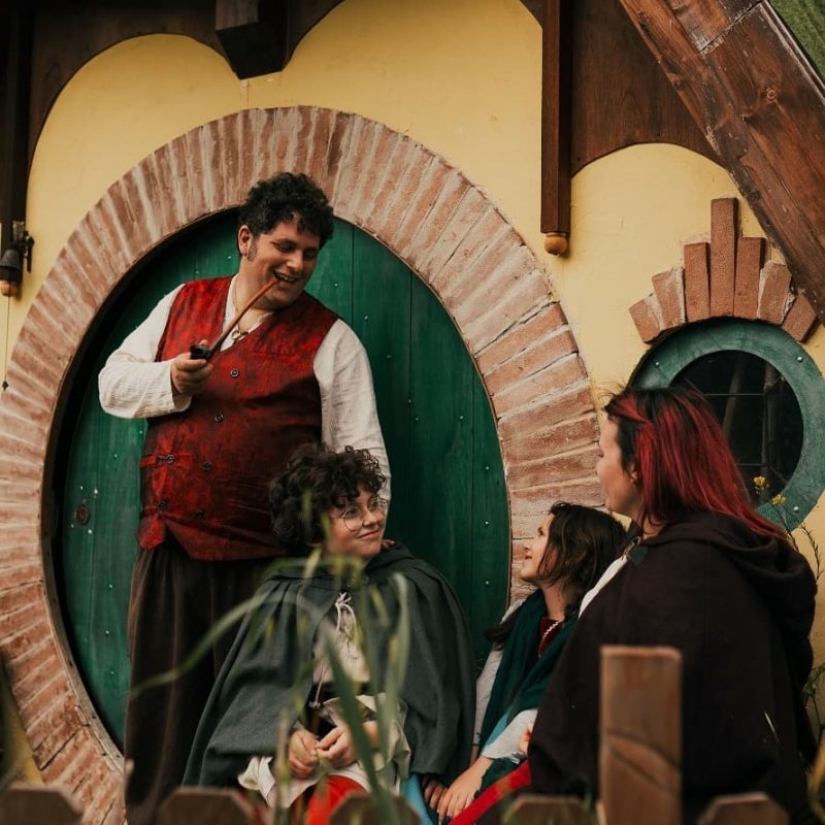 Los jugadores de rol italianos fueron al Vesubio para dejar caer el "Anillo de Omnipotencia" en la boca Los jugadores de rol italianos fueron al Vesubio para dejar caer el "Anillo de Omnipotencia" en la boca