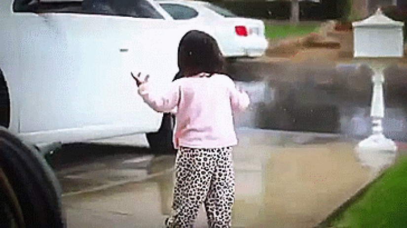 Los niños que no pueden creer lo que sus ojos Los niños que no pueden creer lo que sus ojos