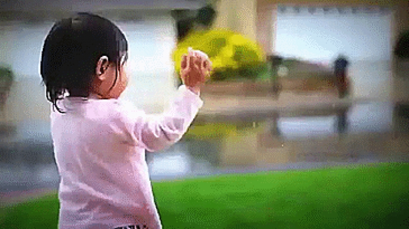 Los niños que no pueden creer lo que sus ojos Los niños que no pueden creer lo que sus ojos