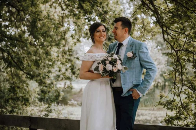 Los recién casados, que llegaron a los Cárpatos desde Gran Bretaña, fueron volados por un proyectil de la Primera Guerra Mundial Los recién casados, que llegaron a los Cárpatos desde Gran Bretaña, fueron volados por un proyectil de la Primera Guerra Mundial