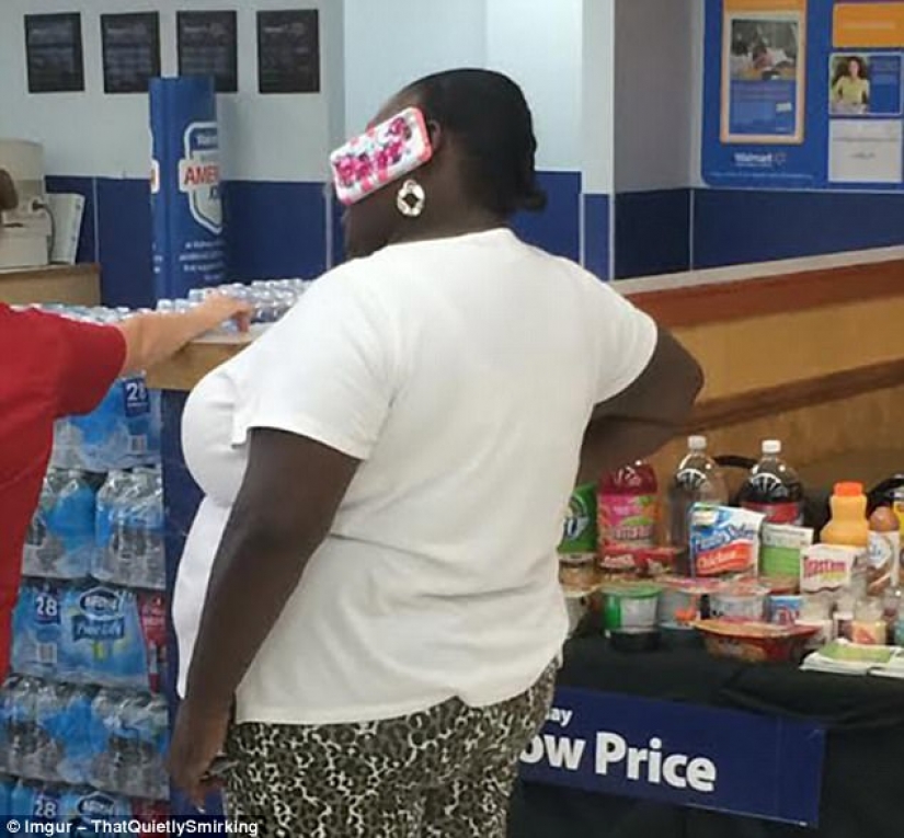 Los trajes excéntricos de los compradores comunes en los supermercados estadounidenses Los trajes excéntricos de los compradores comunes en los supermercados estadounidenses