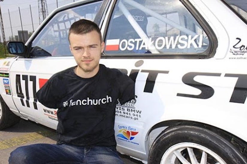 Lost limbs, but not self-confidence: a racing driver without hands entered the top ten drifters in the world Lost limbs, but not self-confidence: a racing driver without hands entered the top ten drifters in the world