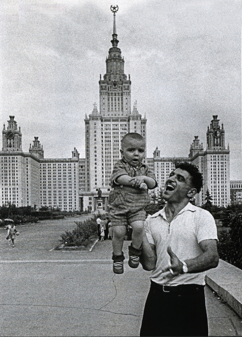 Love and hate: expressive photos of the great William Klein