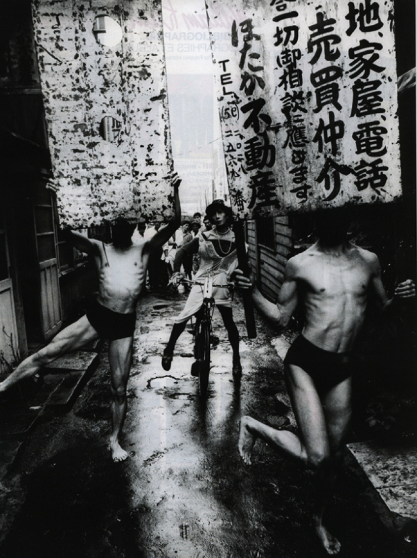 Love and hate: expressive photos of the great William Klein