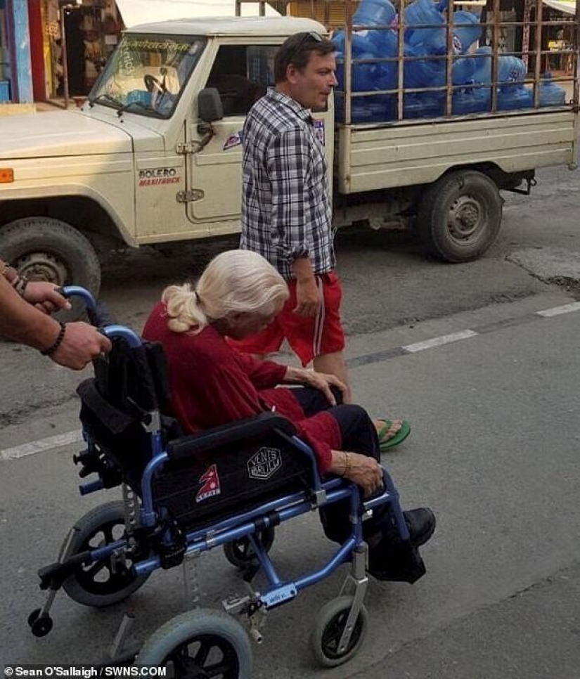 Loving son organizó un viaje alrededor del mundo para una madre con enfermedad de Alzheimer Loving son organizó un viaje alrededor del mundo para una madre con enfermedad de Alzheimer