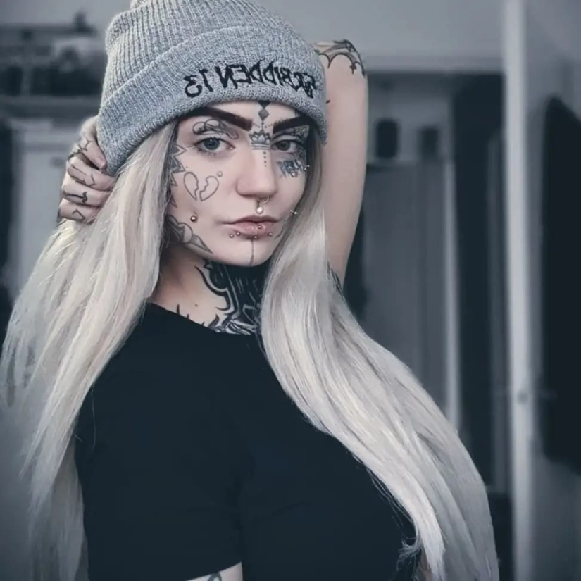 Madre en tatuajes se enfrenta trolling, pero no va a cambiar su imagen Madre en tatuajes se enfrenta trolling, pero no va a cambiar su imagen