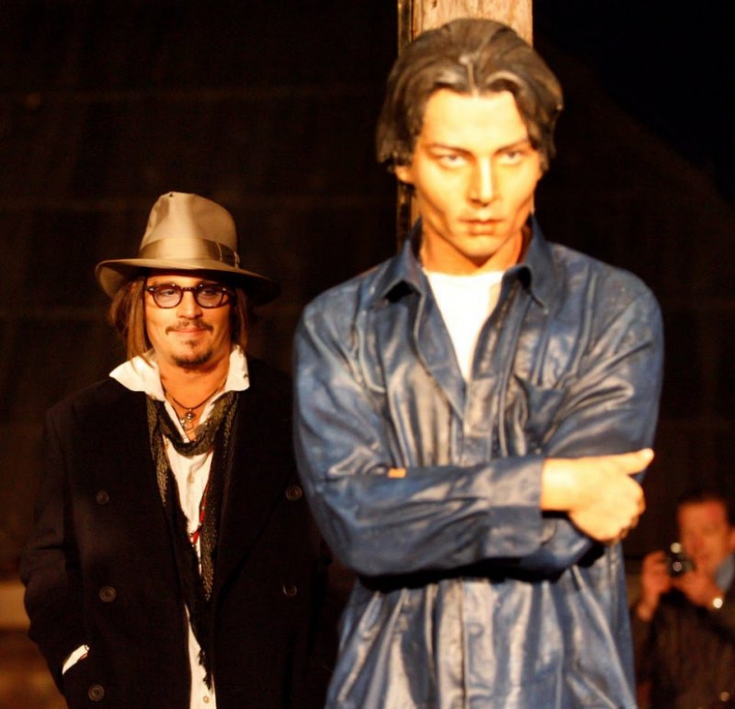 Material: 10 de la peor de las estatuas de las celebridades de todo el mundo Material: 10 de la peor de las estatuas de las celebridades de todo el mundo