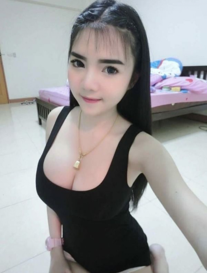 Men are crazy about this girl's body, but they are afraid to look at her face