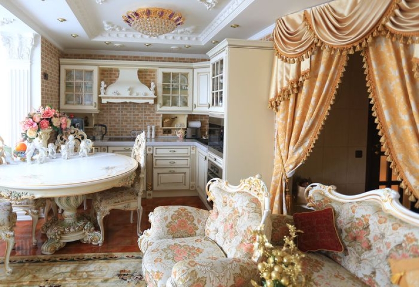 Microdoor en la carretera de los entusiastas: Moscovita diseñó su un dormitorio en el estilo barroco