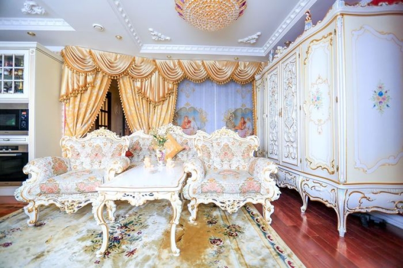 Microdoor on the highway of Enthusiasts: Muscovite designed her one-bedroom in the Baroque style