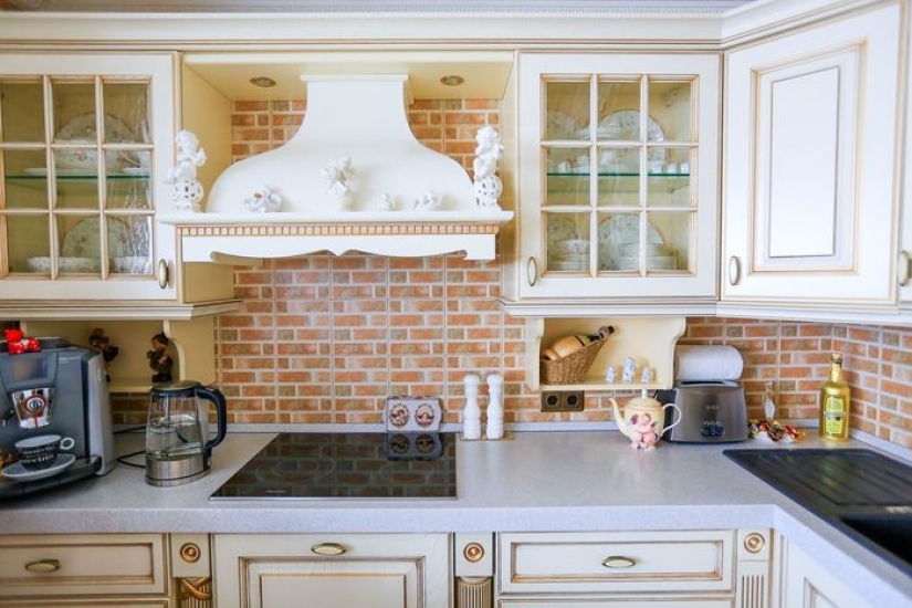 Microdoor on the highway of Enthusiasts: Muscovite designed her one-bedroom in the Baroque style