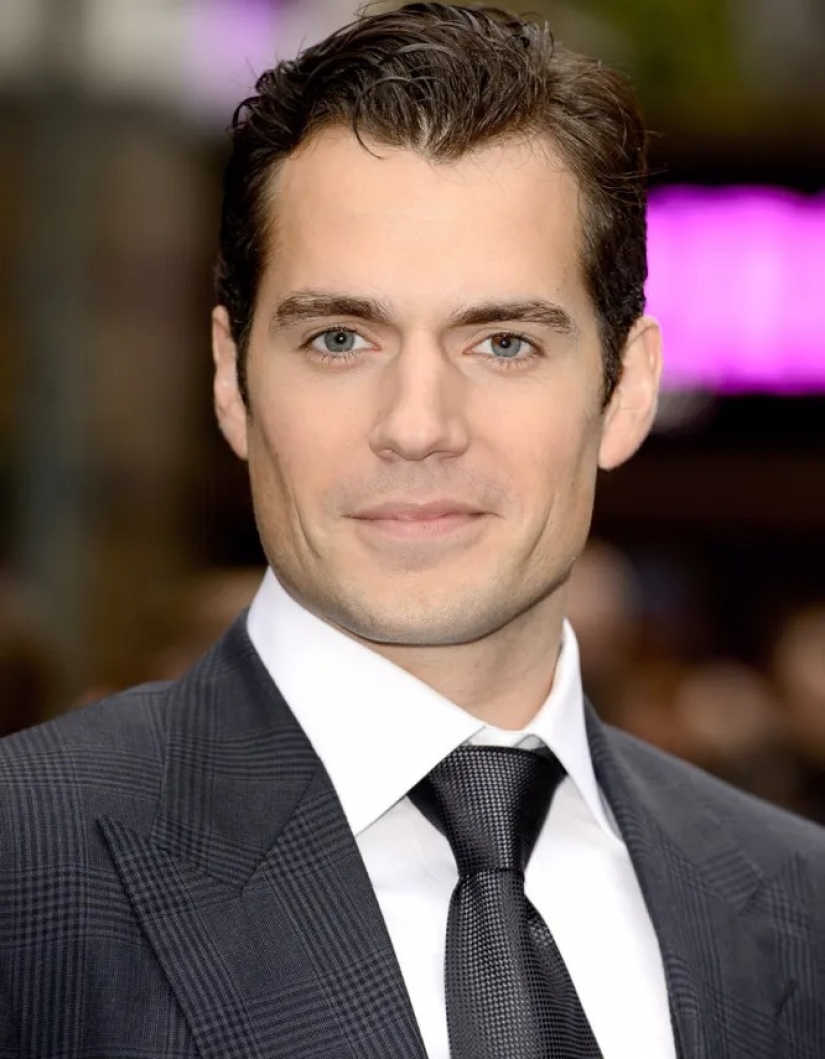 Mila Jovovich y 9 otras celebridades con ojos multicolores Mila Jovovich y 9 otras celebridades con ojos multicolores