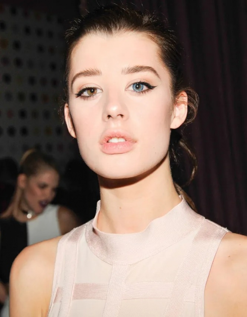 Mila Jovovich y 9 otras celebridades con ojos multicolores Mila Jovovich y 9 otras celebridades con ojos multicolores