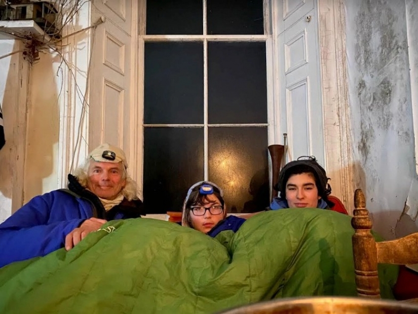 Millonario" mendigo": un hombre rico del Reino Unido ha abandonado los beneficios de la civilización y vive en una isla remota