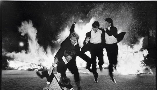 Mira y aprende: una breve guía de diversión salvaje de la Inglaterra de los 80 Mira y aprende: una breve guía de diversión salvaje de la Inglaterra de los 80