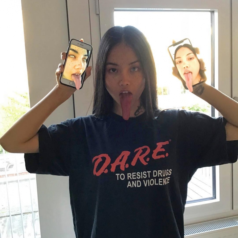 MLMA - linda chica asiática que trenzará su cerebro