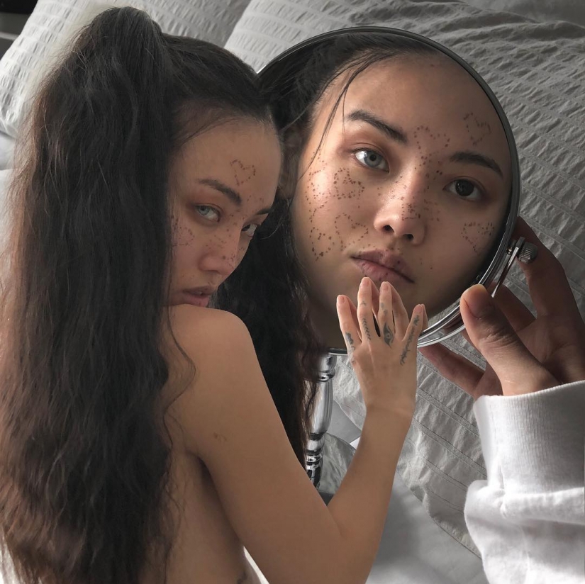 MLMA - linda chica asiática que trenzará su cerebro