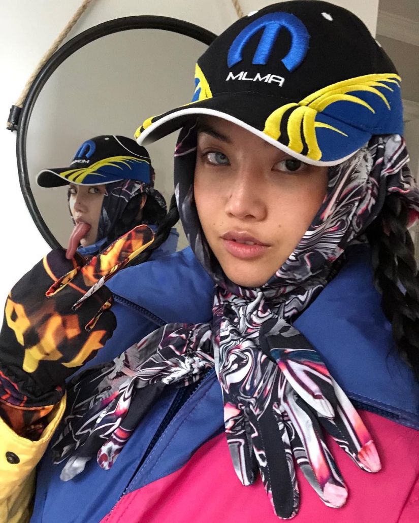 MLMA - linda chica asiática que trenzará su cerebro