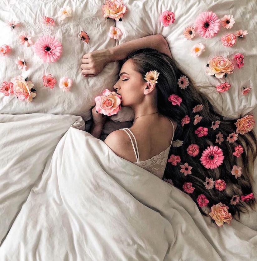 Modern Rapunzel from Holland creates "pictures" with the help of her hair