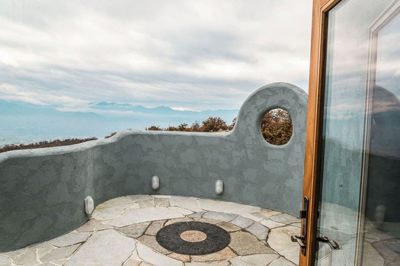 Modesta a primera vista, la casa en Oregón parece un palacio de magos en su interior