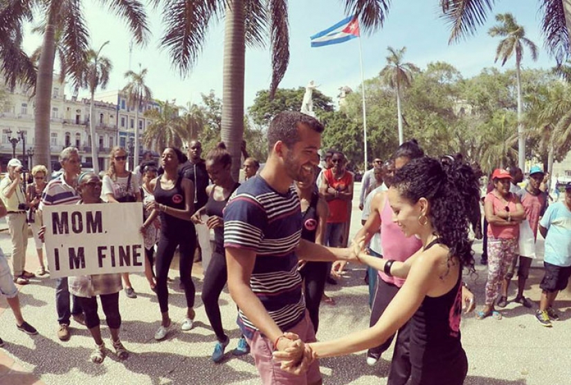 Mom, I'm okay - the guy gave up everything to travel the world, but does not forget about his mom Mom, I'm okay - the guy gave up everything to travel the world, but does not forget about his mom